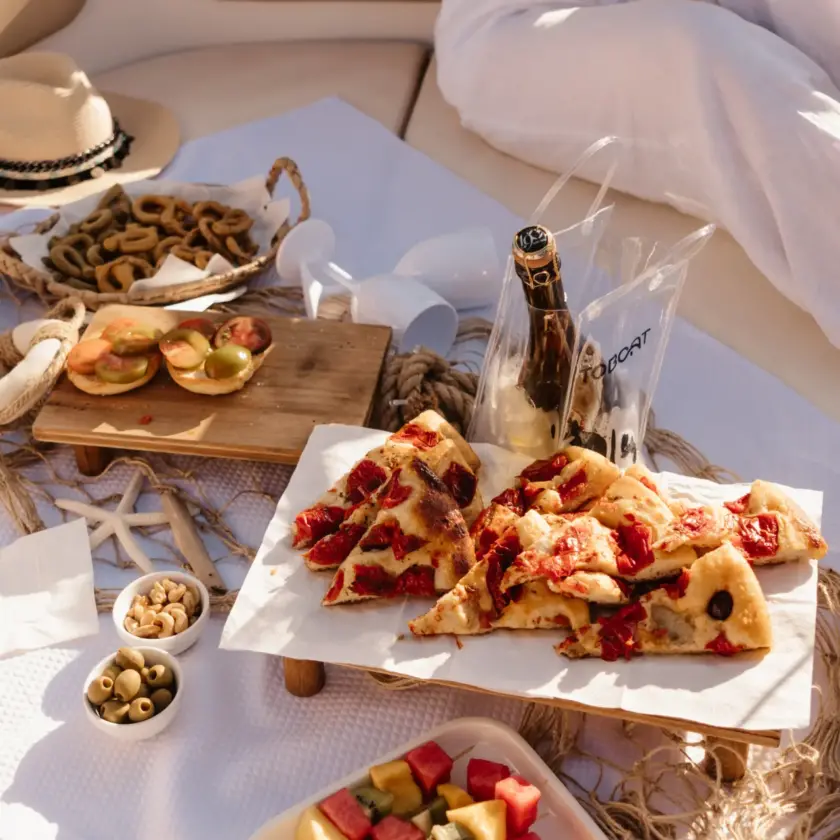 3.5 hour private boat tour Monopoli with aperitivo